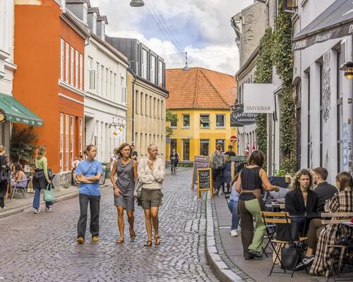 Lys 4-værelses med altan i hjertet af Borggade