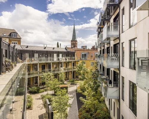 Lys 4-værelses med altan i hjertet af Borggade