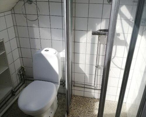 Hyggeligt hus med 24kvm udhus