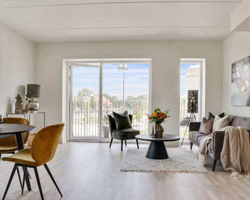 Skøn lys 2-værelses lejlighed med egen terrasse