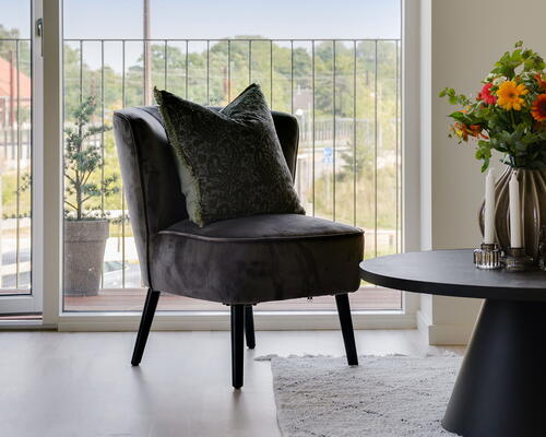 Skøn lys 2-værelses lejlighed med egen terrasse