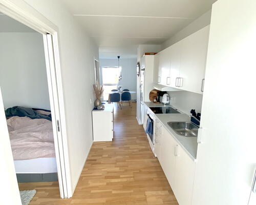 Indbydende 2-værelses lejlighed tæt på vandet