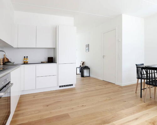 4-værelses rækkehus med god planløsning, lyse moderne materialer og egen terrasse og have - Ingen bindingsperiode!