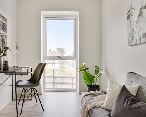 KUN 2 måneders depositium - Stor og lys hjørnelejlighed med fri udsigt