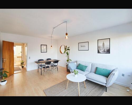 Skøn lys og lækker 4 værelses med stor stue og helt nyt HTH køkken