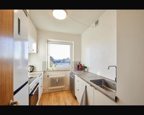 Skøn lys og lækker 4 værelses med stor stue og helt nyt HTH køkken