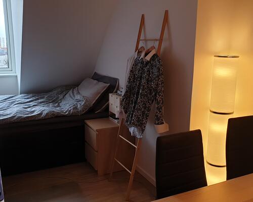 Nyistandsat 1 vær. lejlighed med eget bad/toilet, inkl. alt.