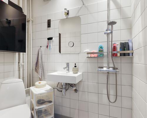 Stor, lys og moderne 4-værelses med udsigt og altan