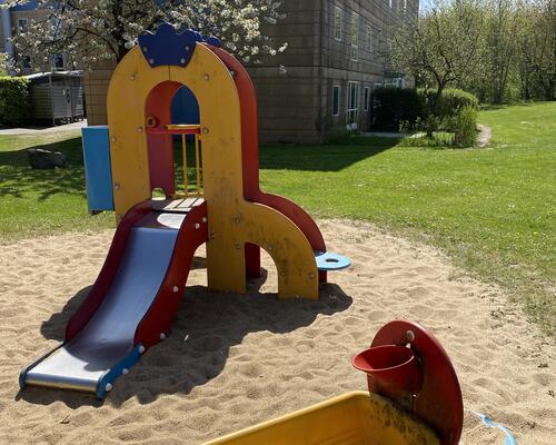 Stor og rummelig 4-værelses lejlighed i grønne omgivelser