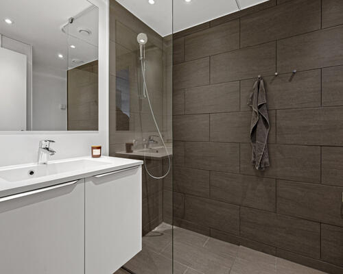 Flot 2-værelses lejlighed med terrasse i Skejbyen