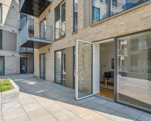 SKØN 4-VÆRELSES LEJLIGHED I AARHUS C MED EGEN ALTAN!