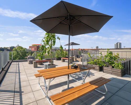 SKØN 4-VÆRELSES LEJLIGHED I AARHUS C MED EGEN ALTAN!