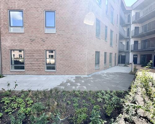 Moderne lejlighed med fjordudsigt og stor altan