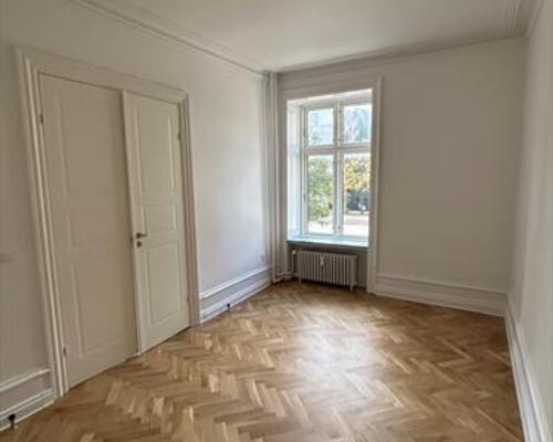 Charmerende 5-Værelses lejlighed ved Sortedams Sø , Østerbro