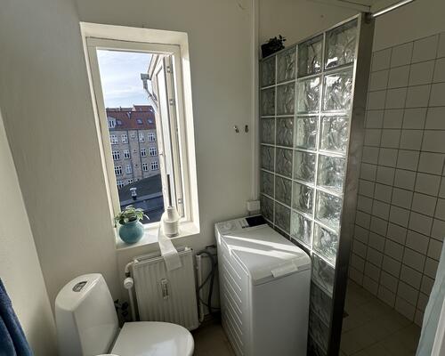 Værelse på Trøjborg – tæt på universitetet og centrum