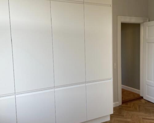 Flot helt nyrenoveret lejlighed med vandudsigt