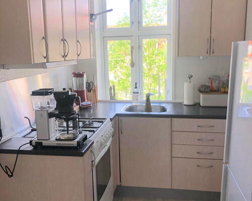 Lys 2-værelses på 47 m2 med grønt gårdmiljø