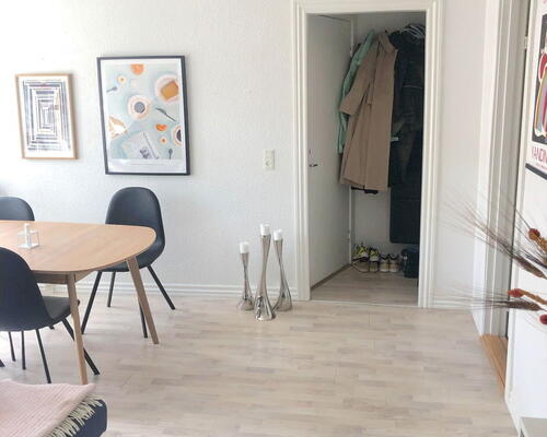 Lys 2-værelses på 47 m2 med grønt gårdmiljø