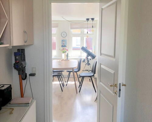 Lys 2-værelses på 47 m2 med grønt gårdmiljø