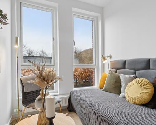 Rummelig 1-værelses med eget bad og køkken