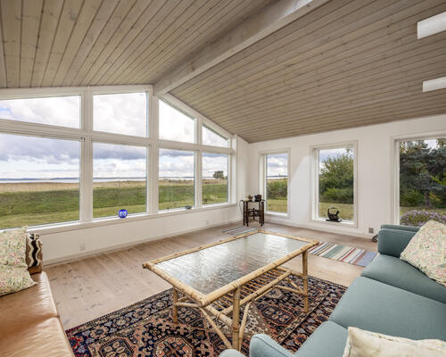 Fantastisk beliggende villa ud til vandet | Jægerspris