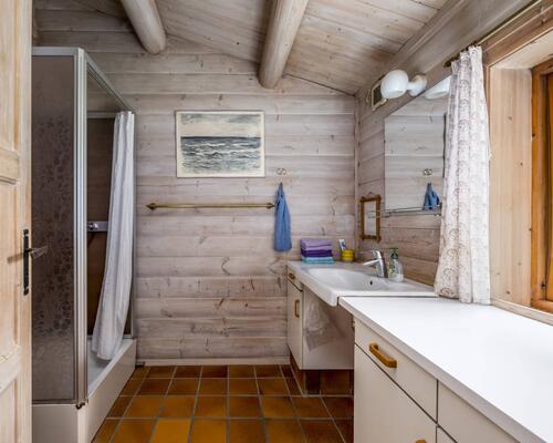 Fantastisk beliggende villa ud til vandet | Jægerspris