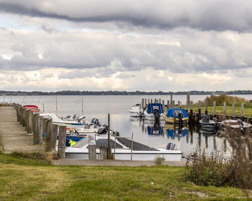 Fantastisk beliggende villa ud til vandet | Jægerspris