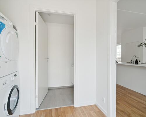 Skøn 4-værelses med træterrasse og have