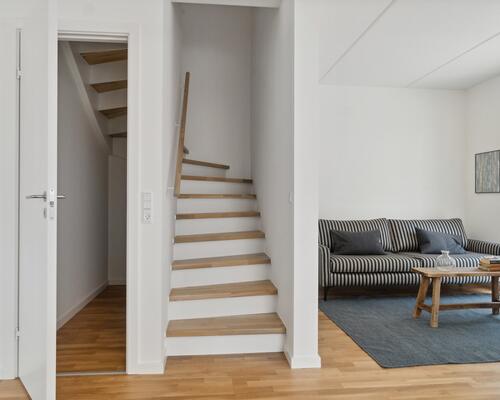 Skøn 4-værelses med træterrasse og have