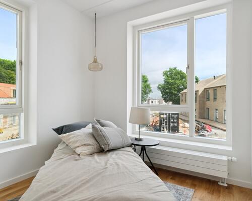 Skøn 4-værelses med træterrasse og have