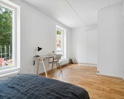 Skøn 4-værelses med træterrasse og have