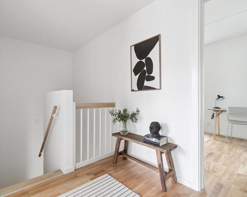 Skøn 4-værelses med træterrasse og have