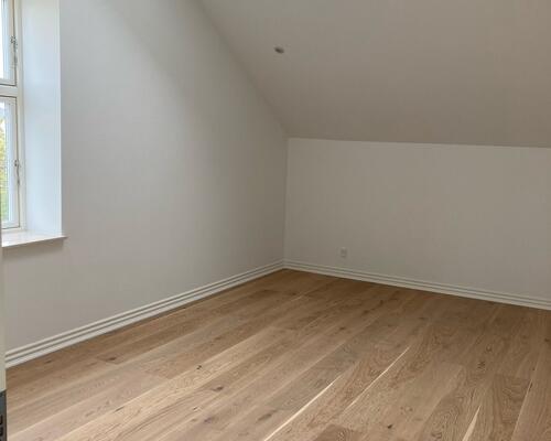 Charmerende 3. værelses herskabslejlighed