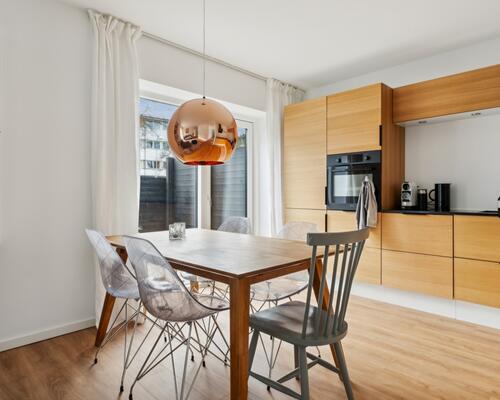 Flot nyere lejlighed med have/terrasse centralt i Bagsværd