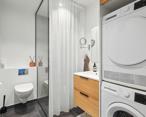 Flot nyere lejlighed med have/terrasse centralt i Bagsværd