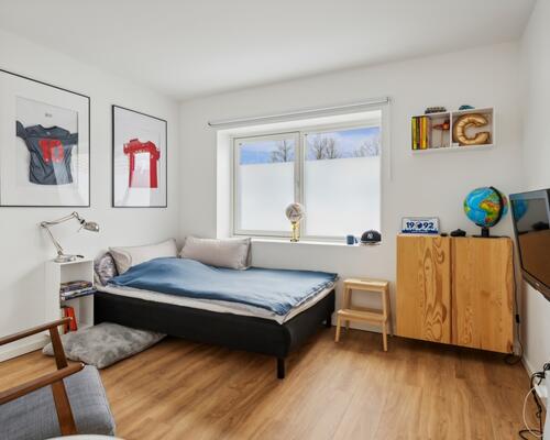 Flot nyere lejlighed med have/terrasse centralt i Bagsværd