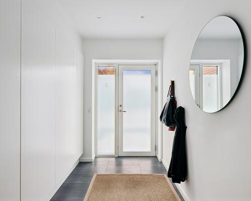 Flot nyere lejlighed med have/terrasse centralt i Bagsværd