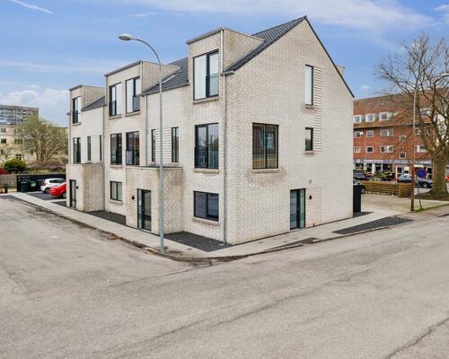 Flot nyere lejlighed med have/terrasse centralt i Bagsværd