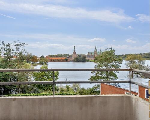 3-værelses med to store stuer og fri udsigt til Frederiksborg Slot