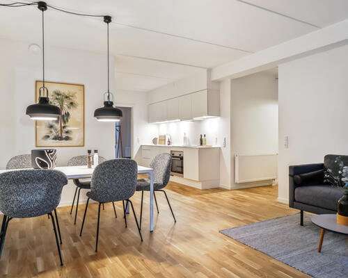Nyopført 4-værelses lejlighed i Brokvarteret med depotrum