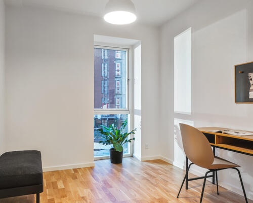 Nyopført 4-værelses lejlighed i Brokvarteret med depotrum