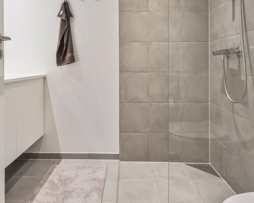 Nyopført 4-værelses lejlighed i Brokvarteret med depotrum