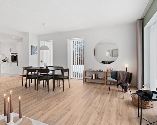 Moderne 5-værelses rækkehus på 145 m2 i Jasminparken – to badeværelser, dobbelt carport og private terrasser