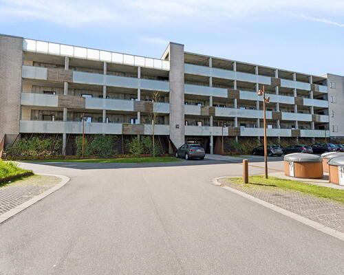 Lys 2-værelses på 66 m2 med stor altan, udsigt og elevator – nyopført med HTH-køkken