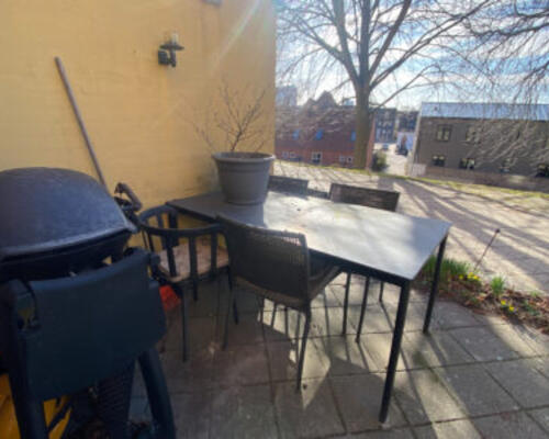 Skøn 2-værelses lejlighed med egen terrasse