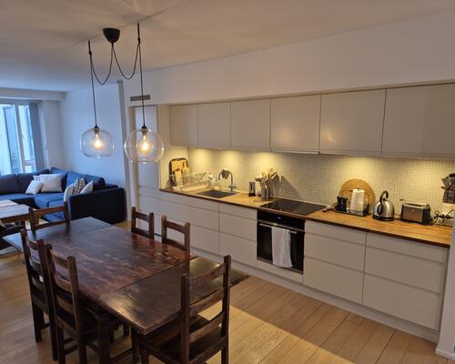 Lys lejlighed med havudsigt, fuldt møbleret, fremlejes i 2-3 måneder