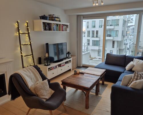 Lys lejlighed med havudsigt, fuldt møbleret, fremlejes i 2-3 måneder