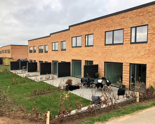 Lækkert 4-vær. rækkehus i Malling med egen have/terrasse.