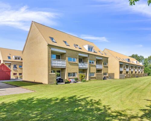 Skøn altan med kig til grønne fællesarealer