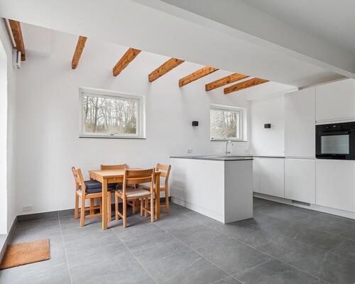 Flot ny lejlighed i naturskønne omgivelser.